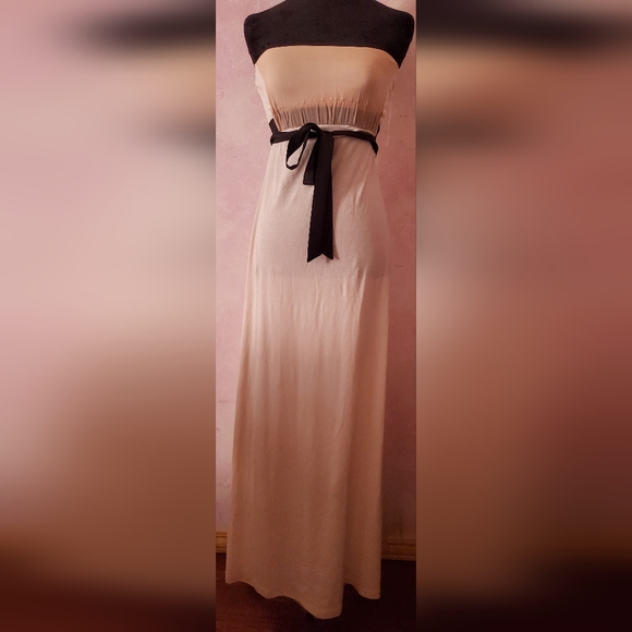 Elegant Cream Maxi Dress - Picture 1 of 4